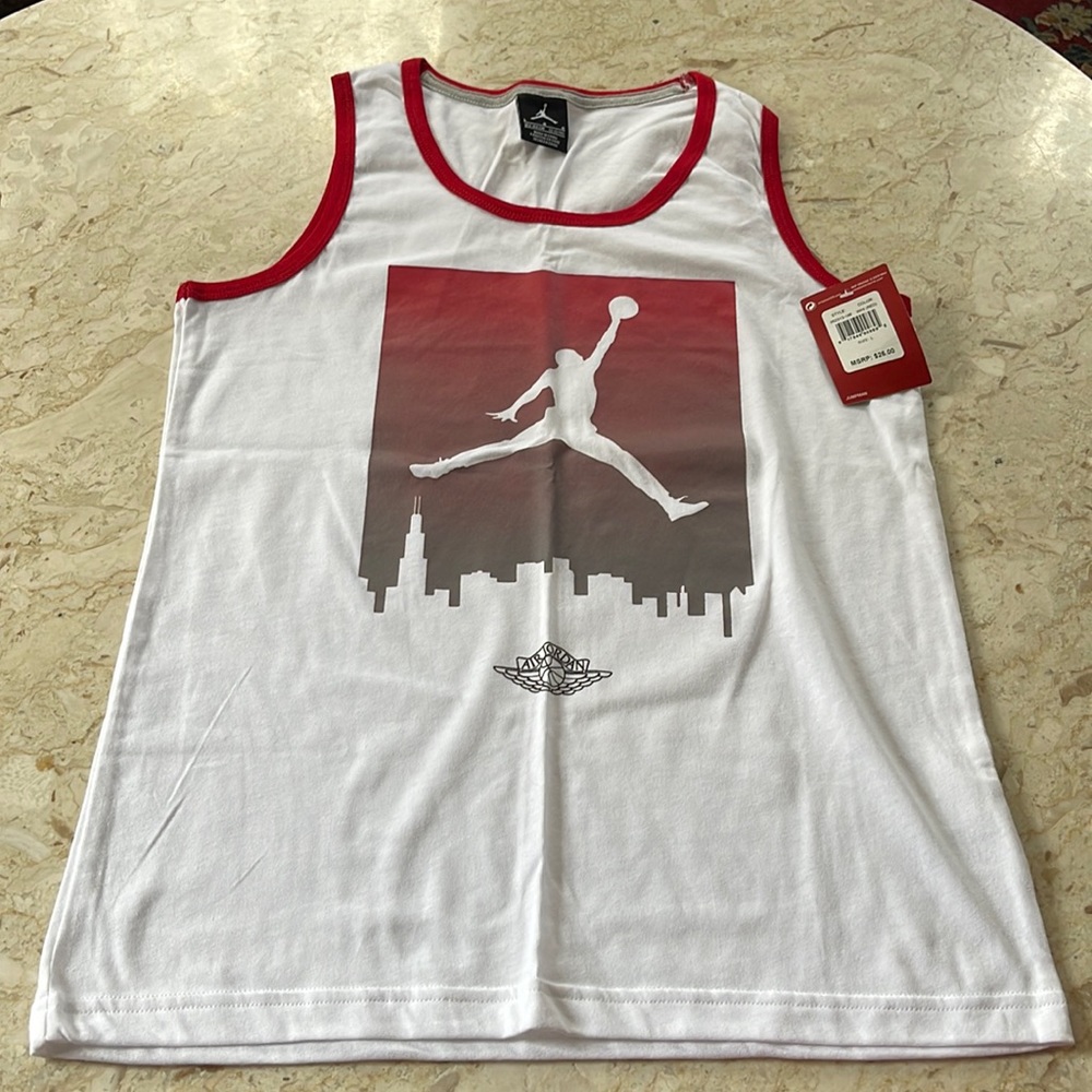 Air Jordan Boys tank NWT white Red ombré chicago skyline size L